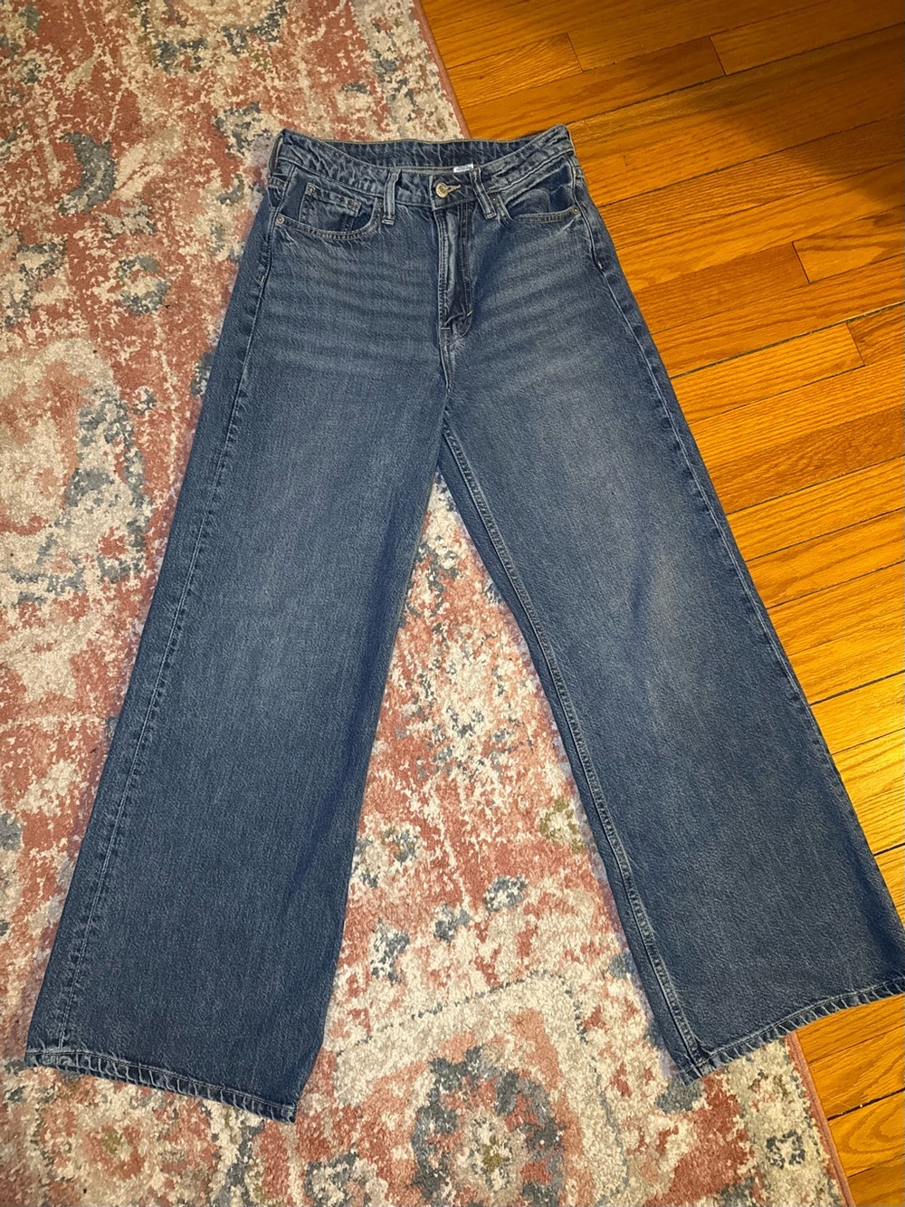 H&M wide leg jeans. Size 4
